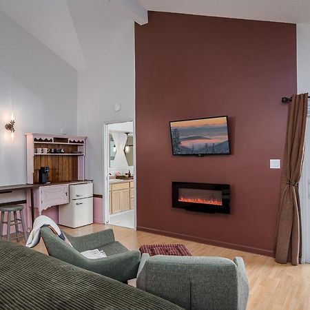 The Mountain Den Apartment Squamish Exterior photo